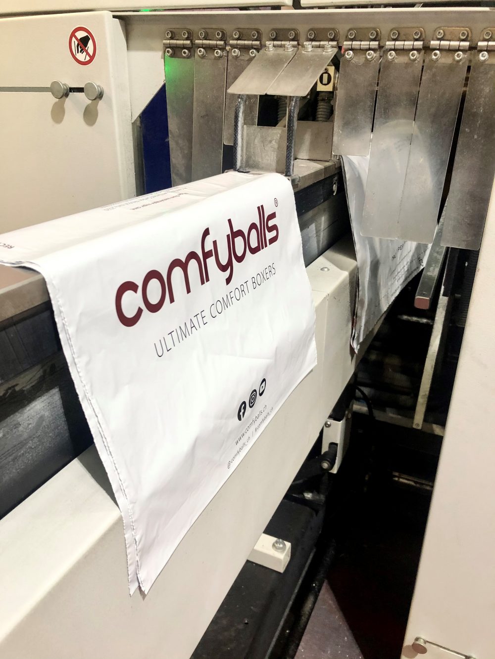Comfyballs mailing bags on conversion machine